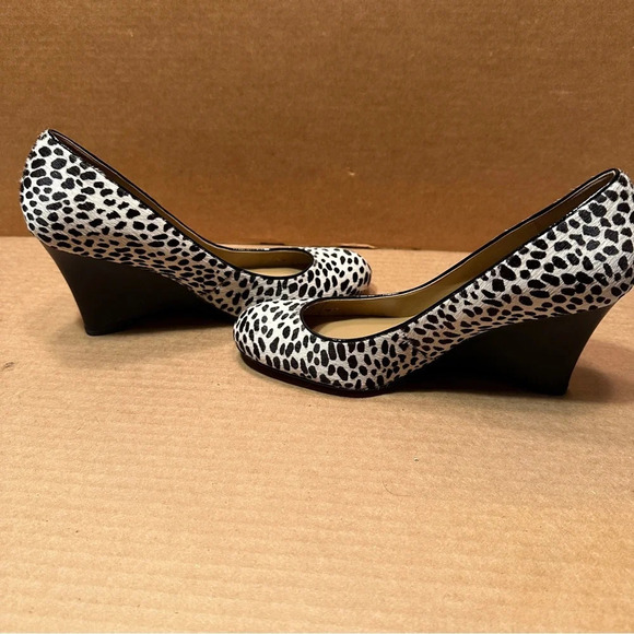 Ann Taylor Kamela Wedge Haircalf shoes in winter white, size 8. 3" heel. - Picture 4 of 14